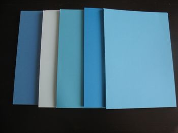 LOT DE 198 FEUILLES A4 - TON BLEU - 90 GR ET 120 GR n°31