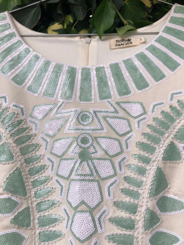 Robe près de corps molly bracken avec des perles - photo numéro 9