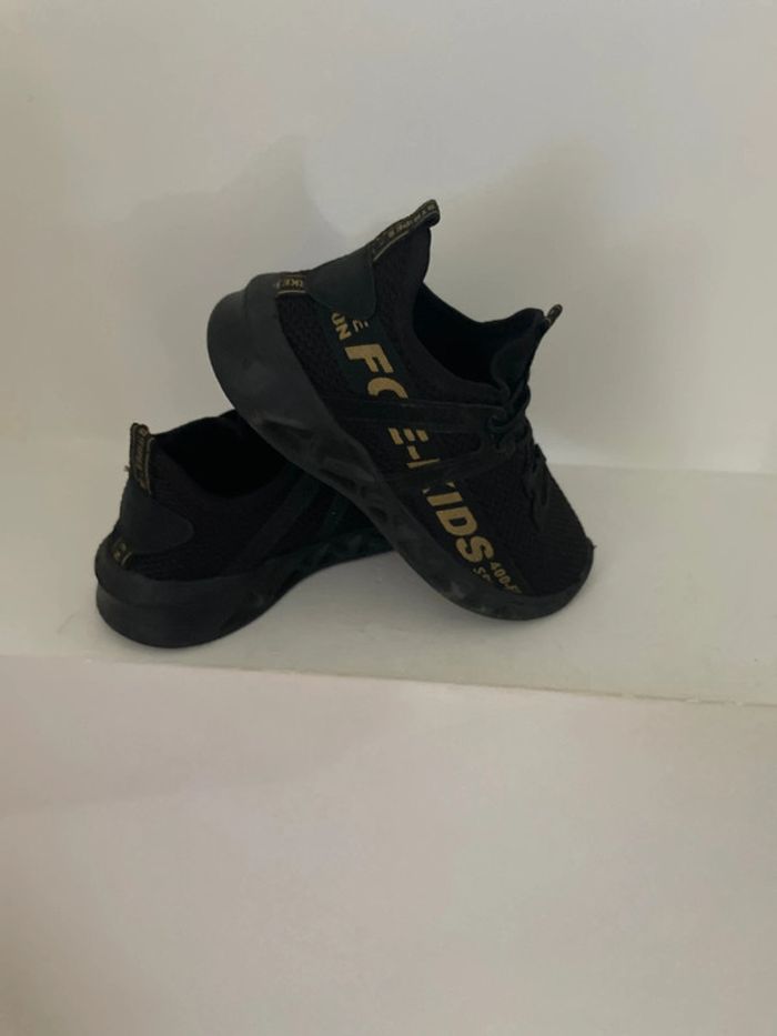 Basket sans lacets de la marque Shein en taille 27 - photo numéro 4