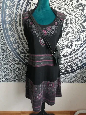 Robe noire sans manches motifs géométrique col style asiatique / coline / (XL)