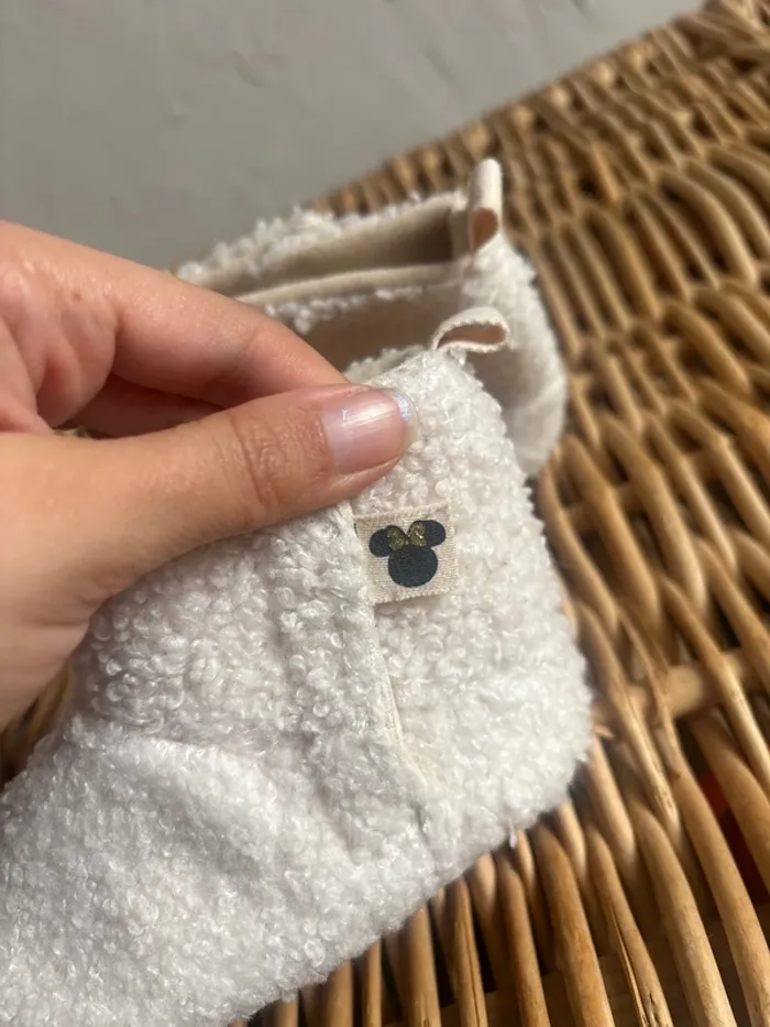 Chaussure Disney  fille 9/12mois en très bon état - photo numéro 5