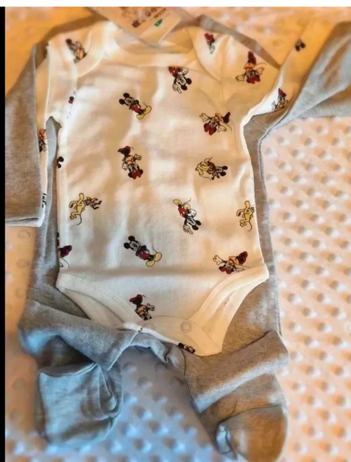 Ensemble bodie et pyjama 1 pièce Mickey