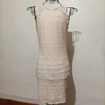 Robe dentelle Bershka taille 38