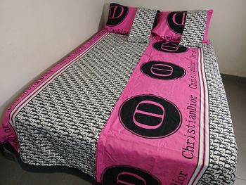 Drap de lit avec 4 taies d'oreiller