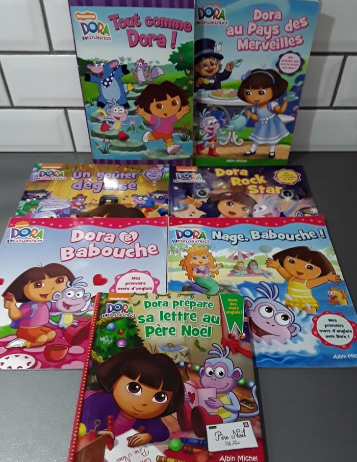 Lot de 7  livres Dora
