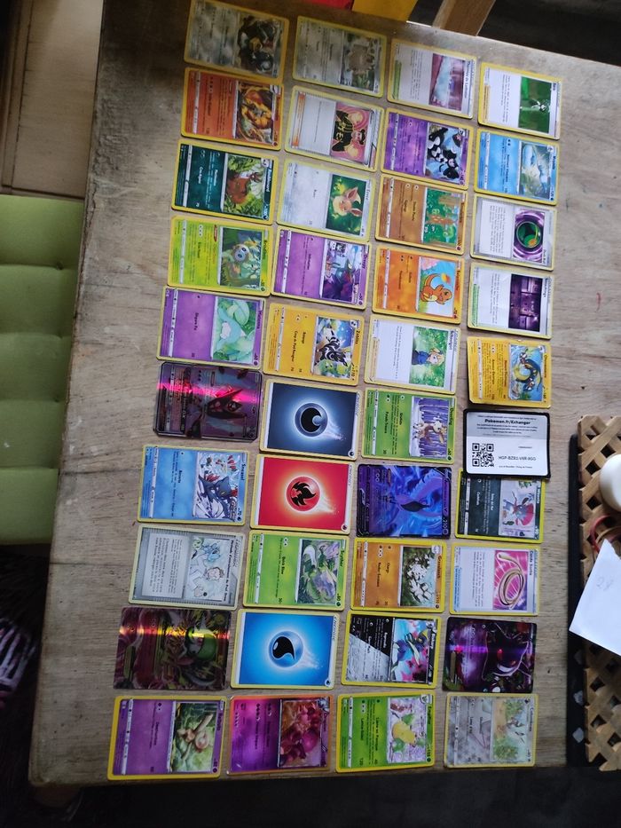 Lot de 40 cartes Pokémon numéro 25