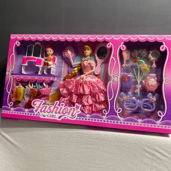 Poupée avec acssessoires fashion