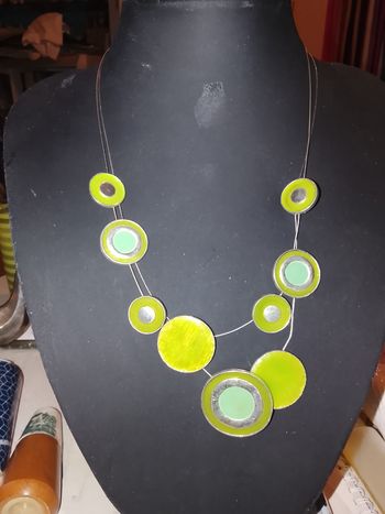 Collier émail vert