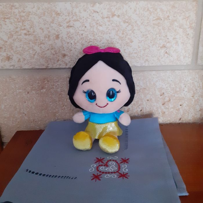 Disney: Peluche-doudou"Blanche-neige" - photo numéro 2