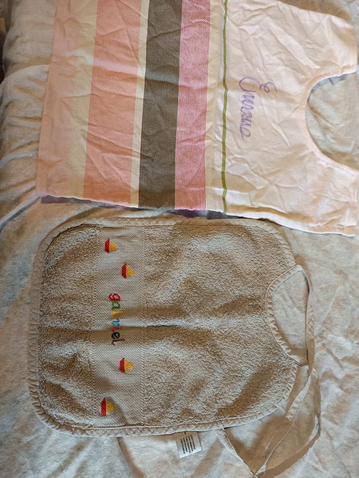 Lot de bavoirs - photo numéro 2