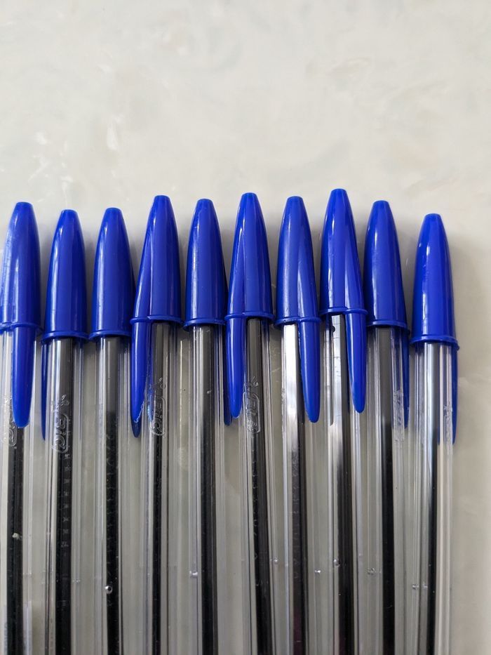 Lot de 10 stylos Bic bleus. - photo numéro 2