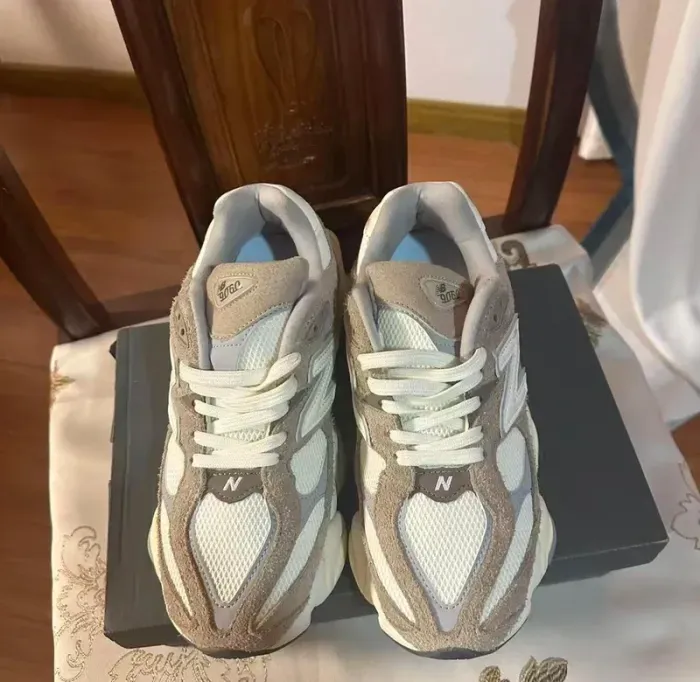 New Balance 9060 'Grey Matter' Taille 42 - photo numéro 3