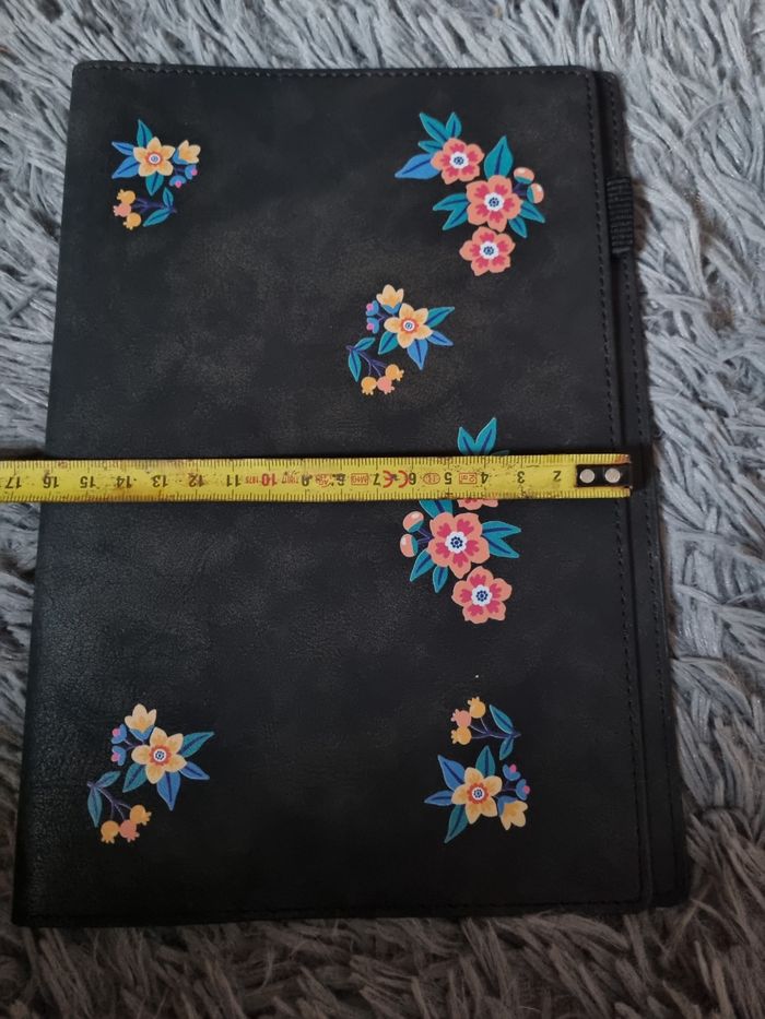 Protège cahier noir à fleurs style cuir - photo numéro 7