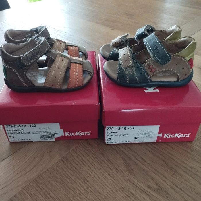 Paires de chaussures été Kickers T18 ou T20 en cuir