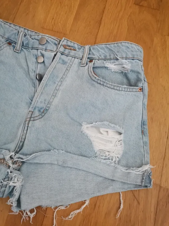 Short en jean troué H&M taille 38 - photo numéro 2