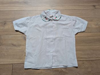Chemisier blanc avec col claudine et fleurs brodées vintage 2 ans