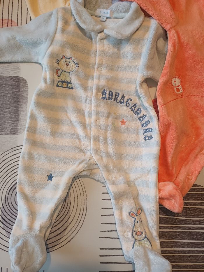 Lot 4 pyjamas qui s'ouvrent devant Taille 1 mois - photo numéro 3