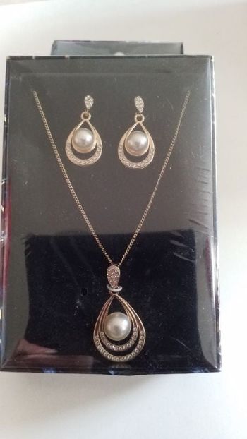 Jolie parure neuve