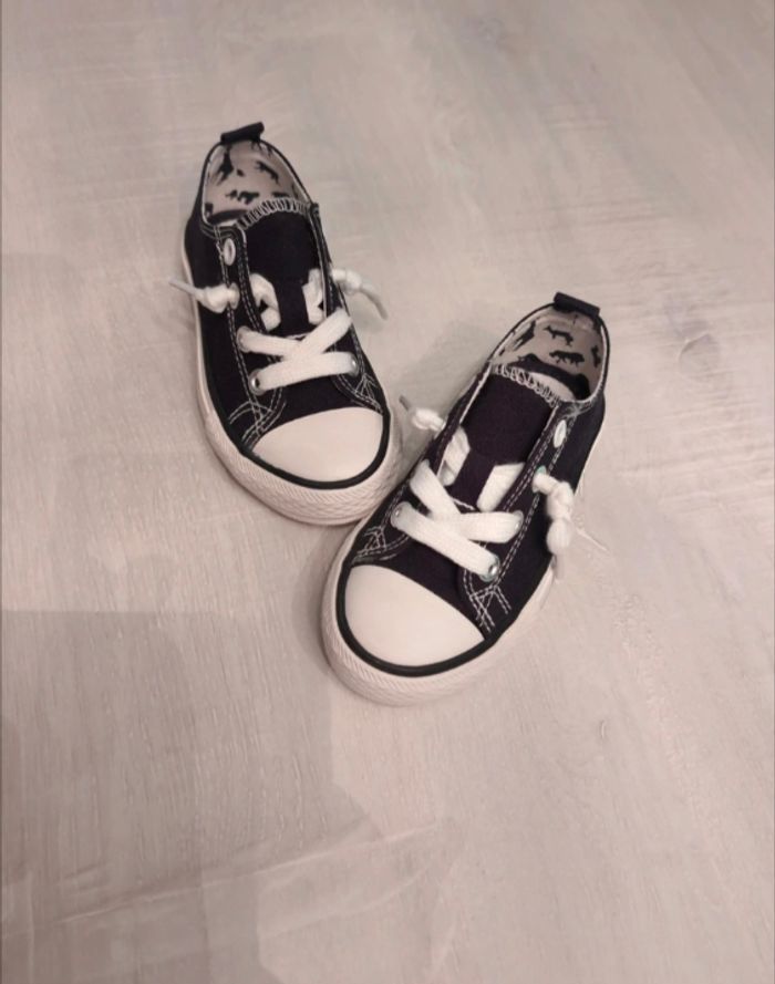 Tennis noires et blanches