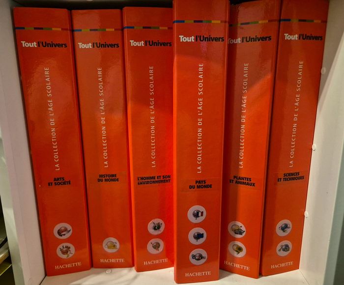 Collection complète de 6 classeurs Tout l'univers Hachette