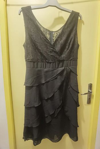 Robe noire à dentelle