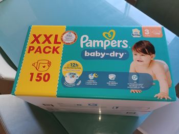 Paquets de couches Pampers taille 3 neuf