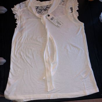 Haut blanc dentelle neuf