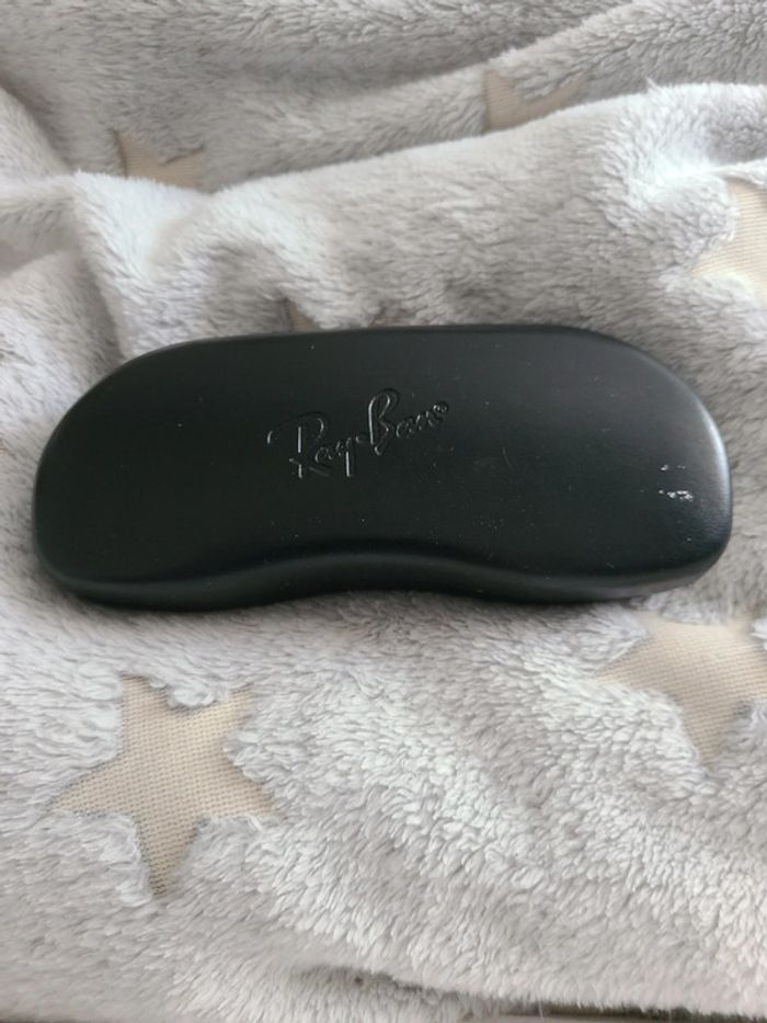 Etui à lunettes ou boitier RAY-BAN
