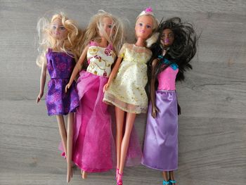 Lot de 4 barbies
