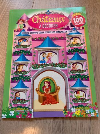 Livre sur les châteaux à décorer