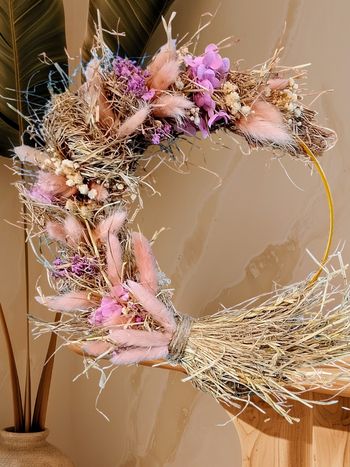 Couronne fleurs séchées avec pied en bois 20 cm 