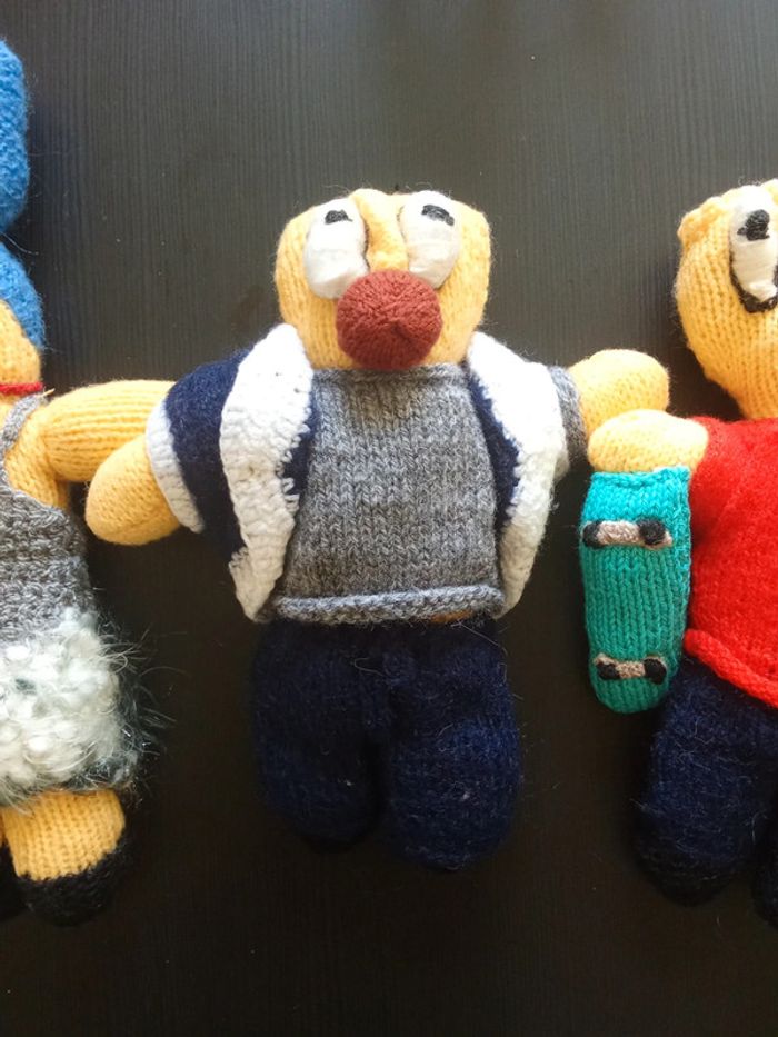 Poupées tricotées faites main inspirées des Simpson - photo numéro 3
