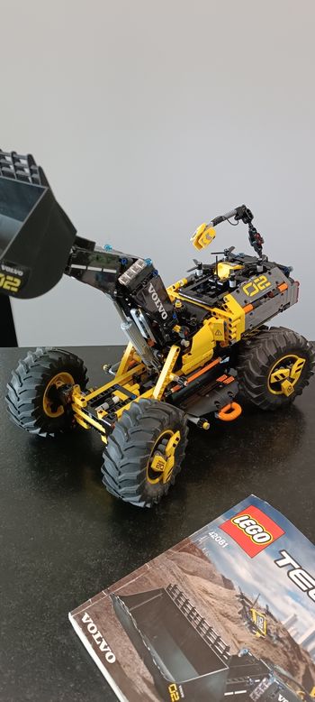 Lego technic 42081 Le tractopelle Volvo Concept ZEUX

