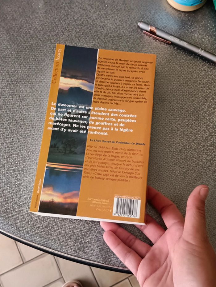 Livre le sortilège de la dague Katharine Kerr - photo numéro 3