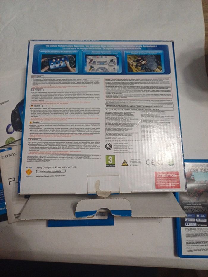 PS Vita Wi-Fi PCH-1004 en boite - photo numéro 11
