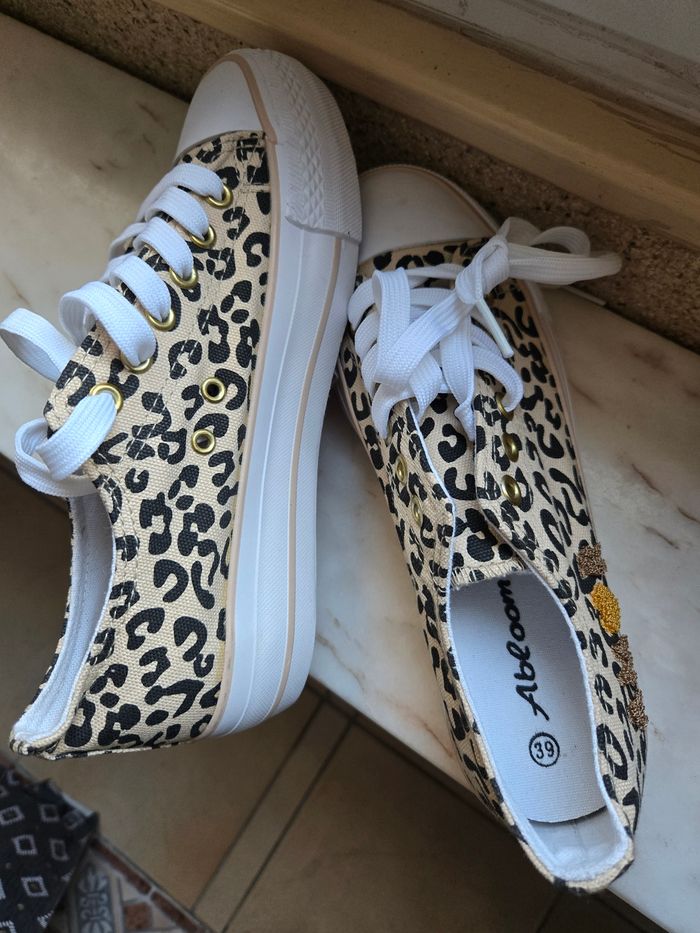 Baskets/Tennis imprimé leopard P38,5/39 neuves - photo numéro 3