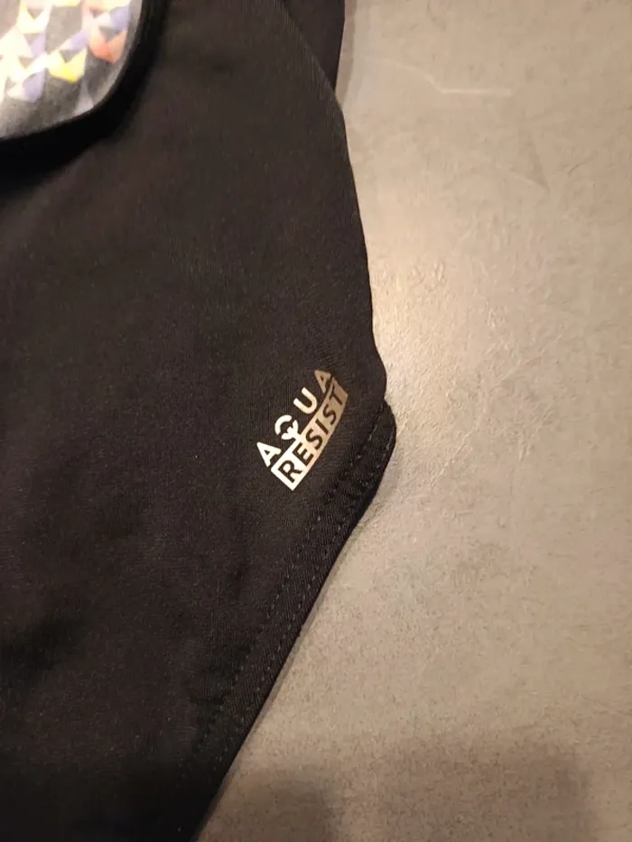 Vends lot de 2 maillots de bain 1 pièce nabaiji et tribord taille 10 ans. - photo numéro 5