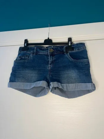 🔹 Short en Jean Bleu – Kiabi 🔹