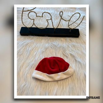 Très beau bonnet de noël 🥰 taille 6 mois