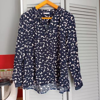 Chemisier bleu marine à motifs blancs