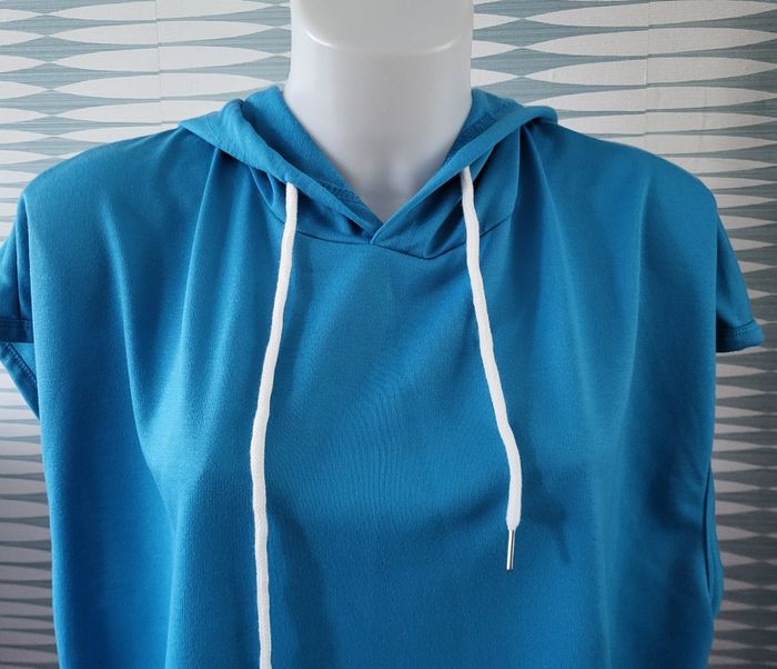 Tee-shirt sans manche et à capuche bleu taille XL Shein en excellent état - photo numéro 2