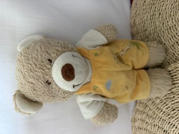 Doudou ours beige salopette orange girafe TEX