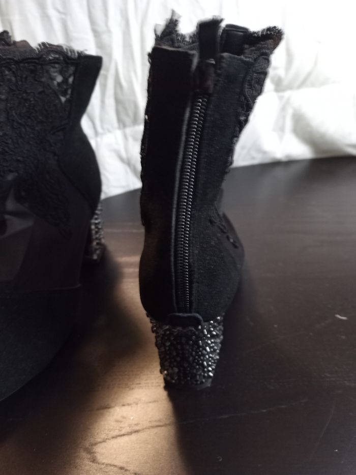 Bottines noires neuves en dentelle