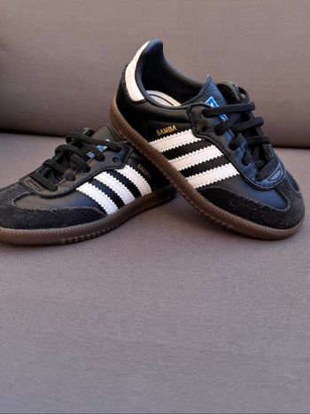 Baskets Adidas Samba unisex.taille 23.