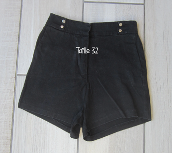 Short de coloris noir