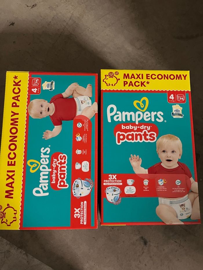 2 cartons couches t4 Pampers neuf