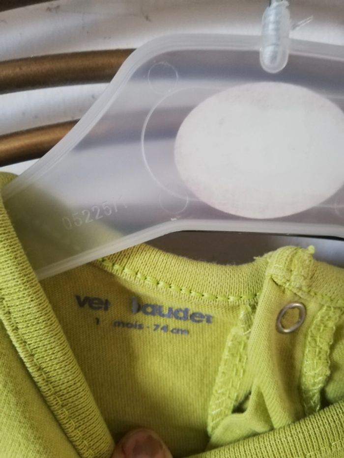 Tshirt manches longues vert anis garçon Taille 12mois - photo numéro 3