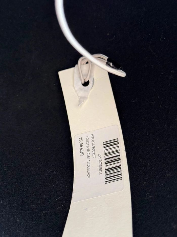 Chapeau noir en laine - photo numéro 3