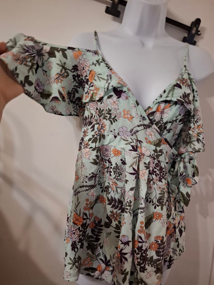 Blouse cache cœur  kiabi taille 36 fleuri en très bon état - photo numéro 2