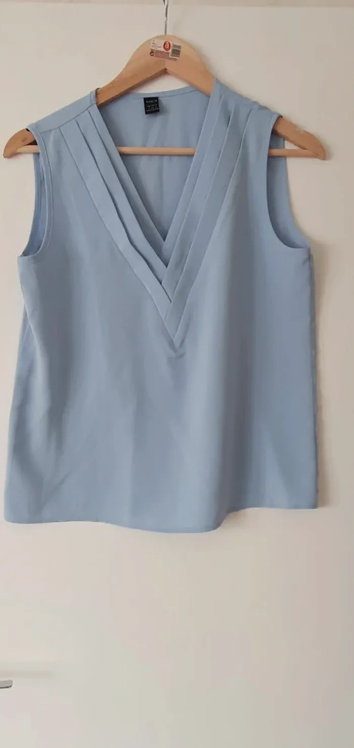 Blouse col v